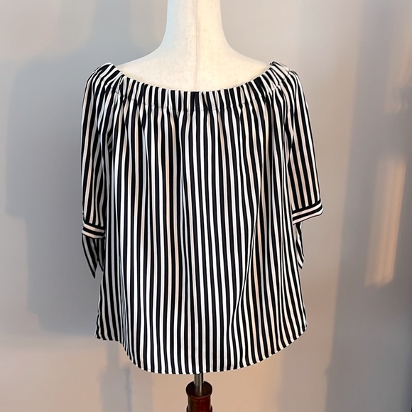 H&M BLUE AND WHITE STRIPED TOP SIZE 8 - Picture 3 of 13